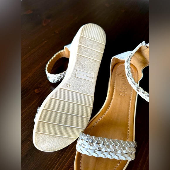White leather braided strap sandals, size 8(39) - Picture 9 of 12